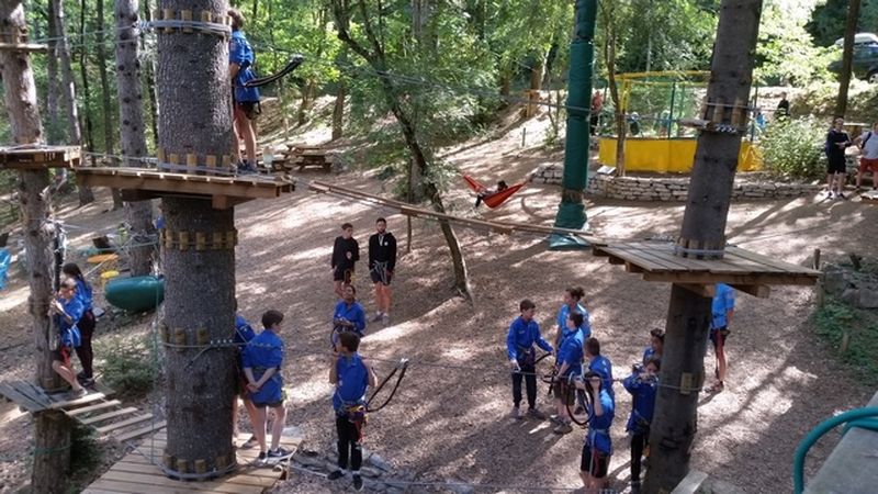 Parc de loisirs et accrobranche dans le Gard pour des groupes de jeunes scouts et jeunes ados