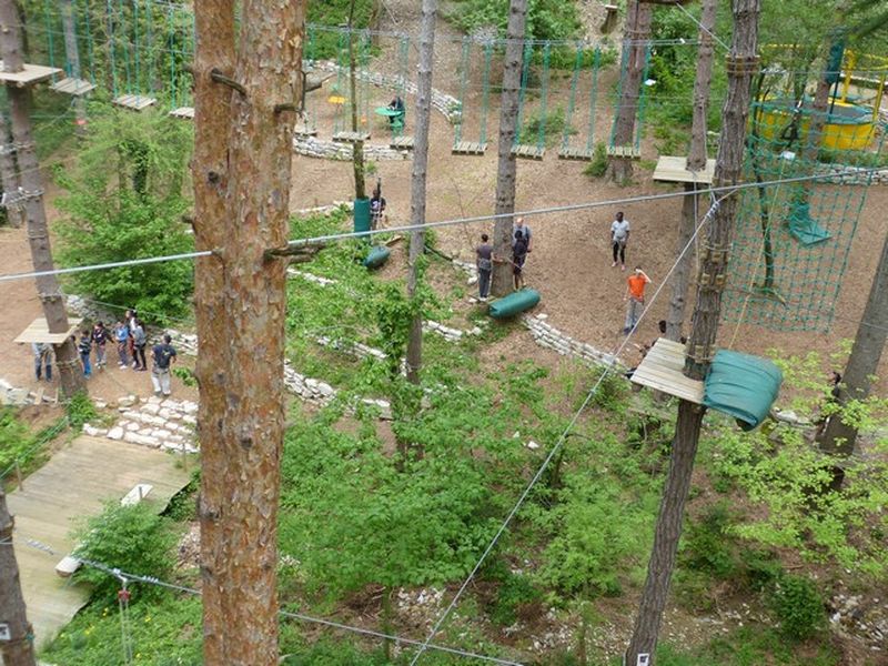 Notre zone d'activité pour ce service Parc de loisirs avec aventure en forêt pour les enfants et les adultes