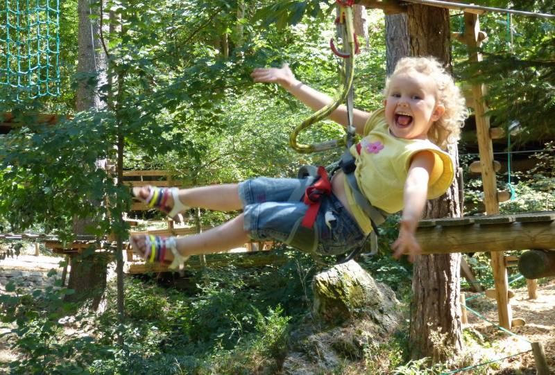 Notre zone d'activité pour ce service Parc de loisirs avec aventure en forêt pour les enfants et les adultes