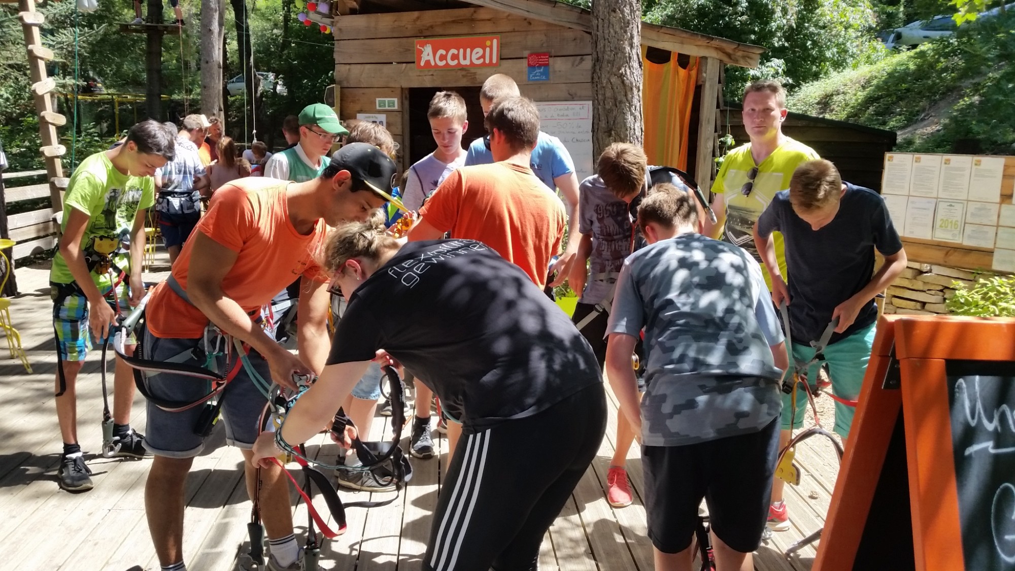 parcours d'aventures en forêt dans les Cévennes
