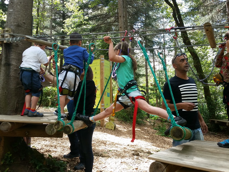 parc de jeux en plein air près de Sommières dans le Gard