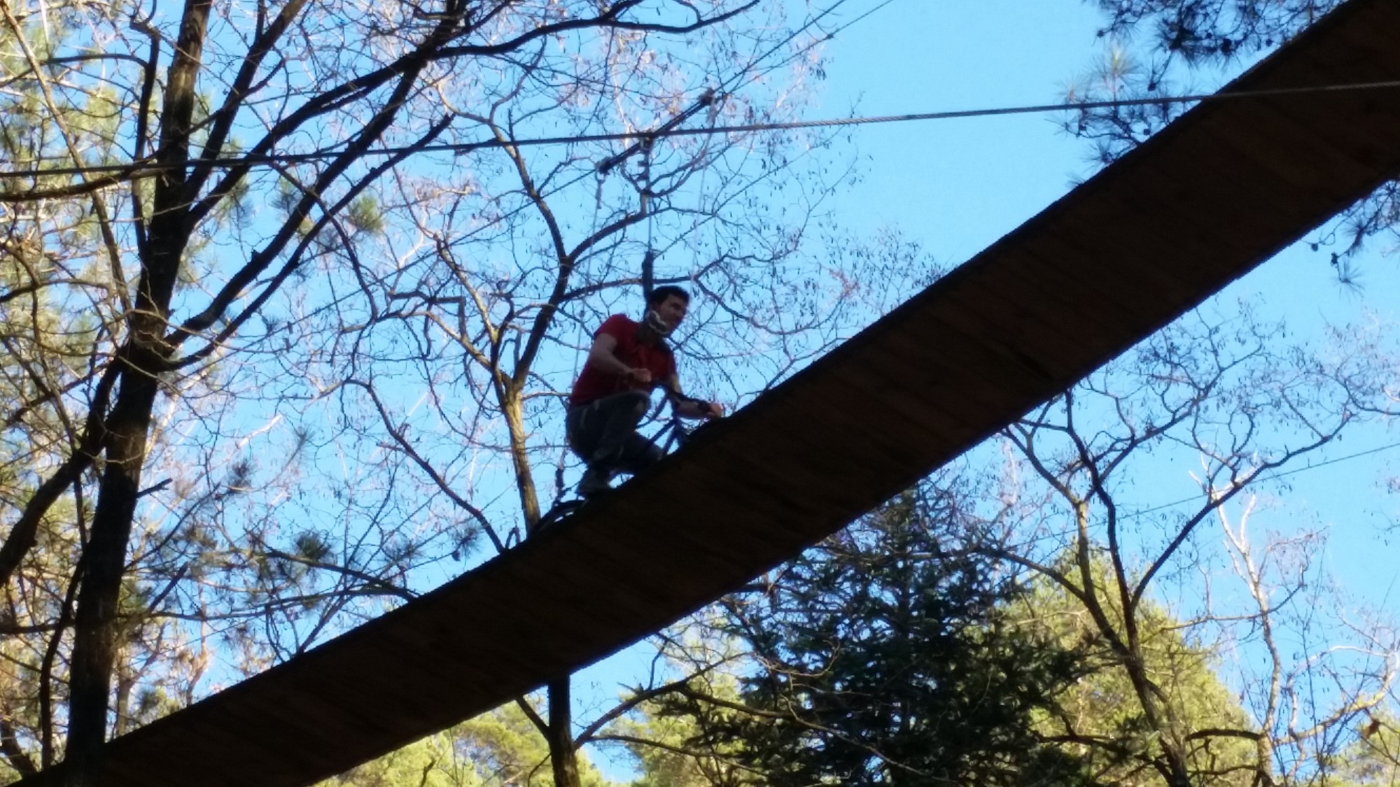 sortie entre mecs sur nos parcours aventure, sortie sportive et originale avec des jeux et des défis dans le Gard