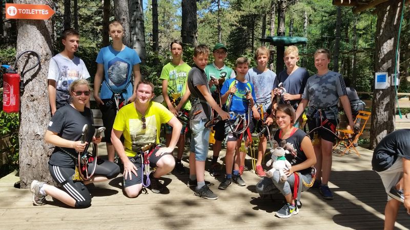 camps de jeunes pour du loisirs aux Accros d'Anjeau, accrobranche dans le Gard