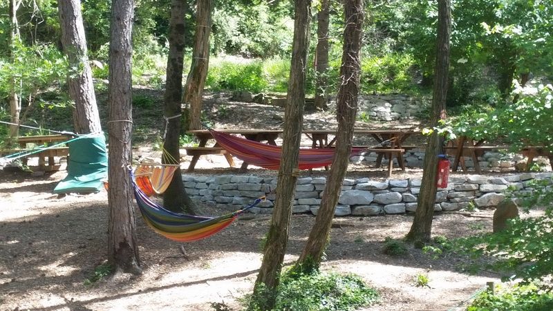 Grand parc de jeux en plein air près du Grand Pic Saint Loup