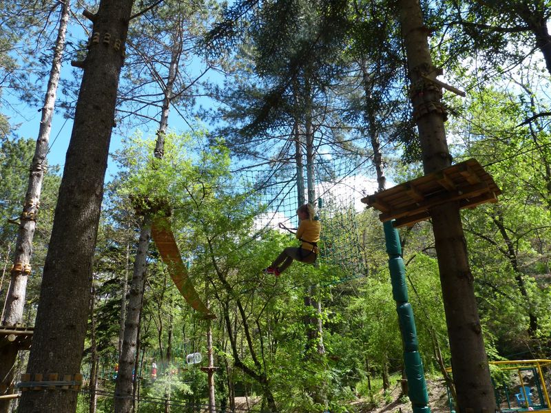 grande tyroliennes accrobranche jeux en hauteur Montpellier
