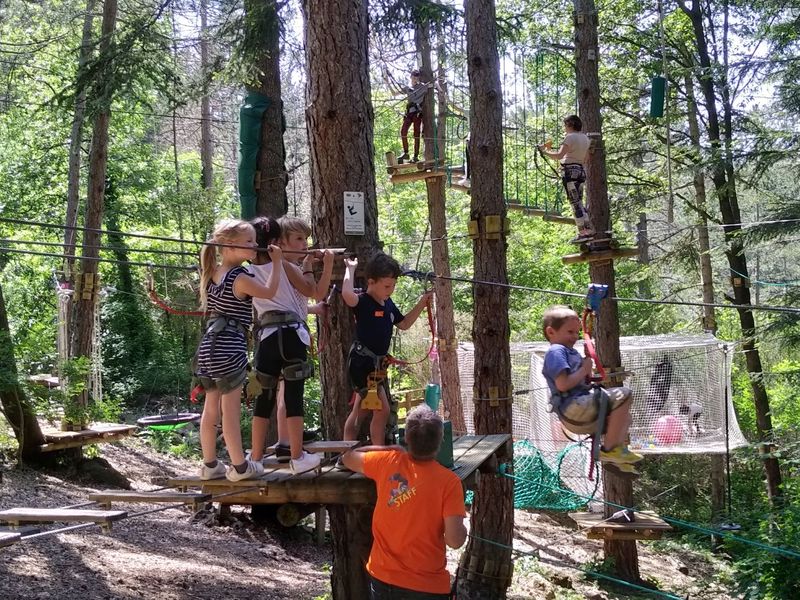fêter son anniversaire avec des jeux organisés dans un accrobranche dans le Gard