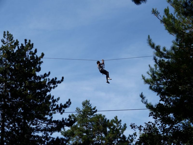 visiter les cévennes cet été et trouver des activités sportives, un accrobranche  et des lieux à découvrir