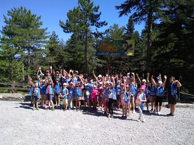 accueil de centre aérés, groupes sportifs avec des jeux sportifs dans un parc accrobranche dans le Gard