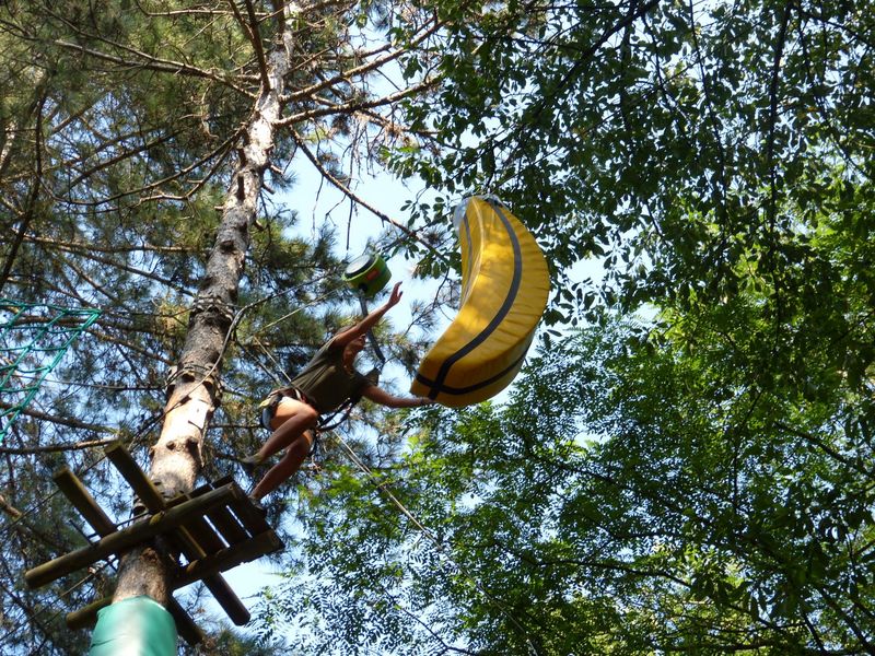 sortie pour adultes avec des parcours et des jeux sportifs et difficiles dans le Gard dans les Cévennes