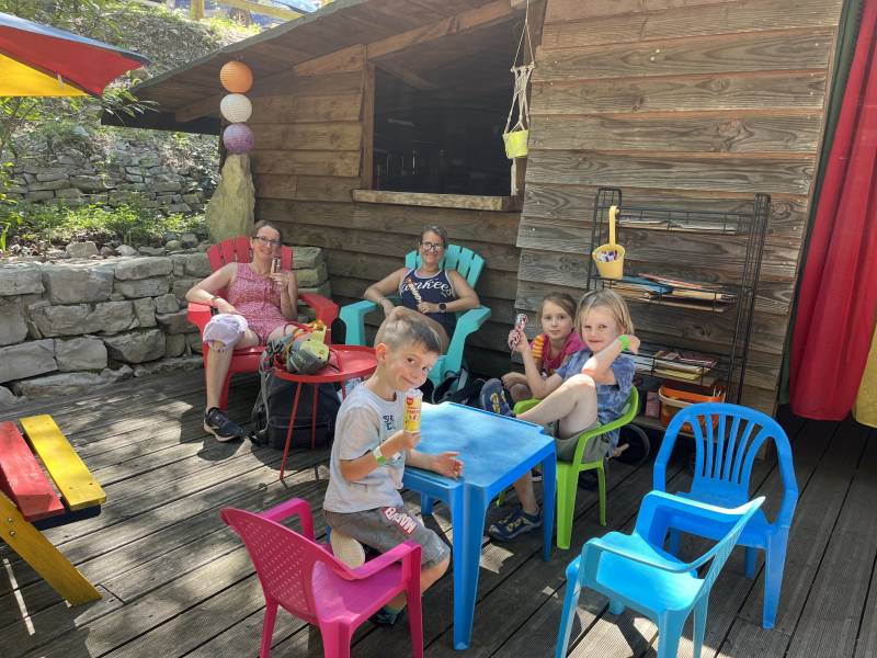 organiser une sortie en famille avec des enfants dans le Gard proche de Montpellier et des plages dans un parc accrobranche