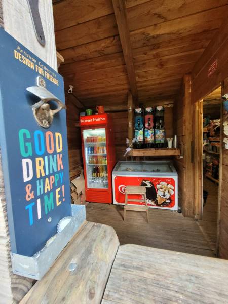 glaces buvette snack à l'ombre vers Montpellier dans un parc de jeux