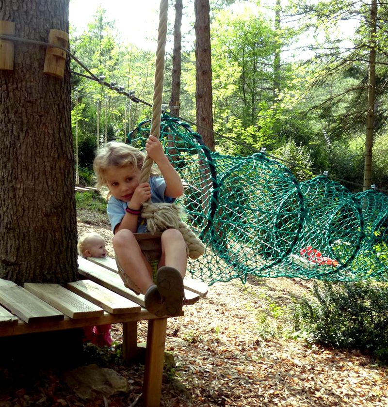 parc d'aventures avec des jeux pour les petits dans les Cévennes
