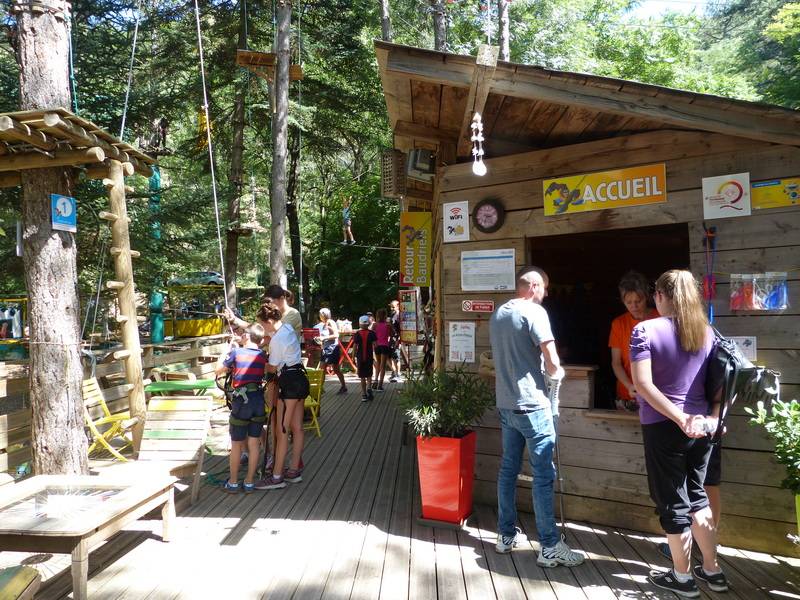 grand parc accrobranche dans le Gard