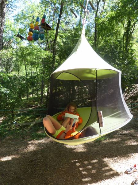 parc de jeux et de trampoline en plein air pour la famille dans le Gard à Nimes